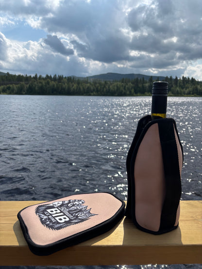 Bomans BIB vinkylare med kylgel för vitt vin och rosé. Baksida med praktiskt handtag som gör vinflaskan enkel att bära och håller den kall längre.